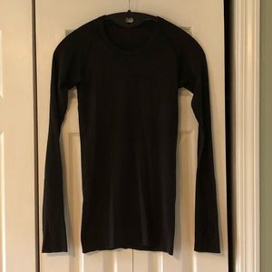 Lululemon run swiftly tech size 4 black